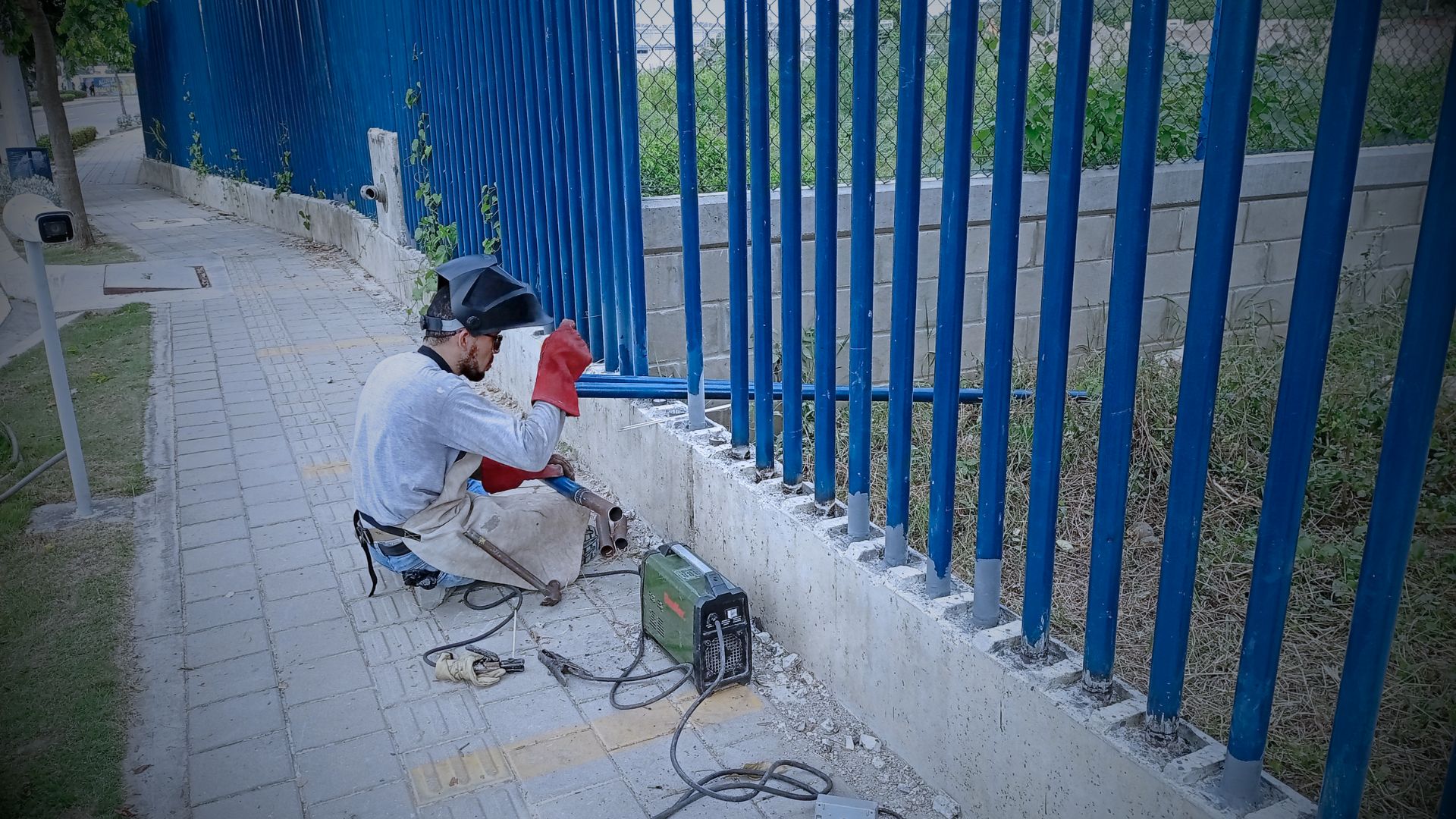 Diagnóstico y tratamiento de corrosión en cerramiento metálico de parque industrial
