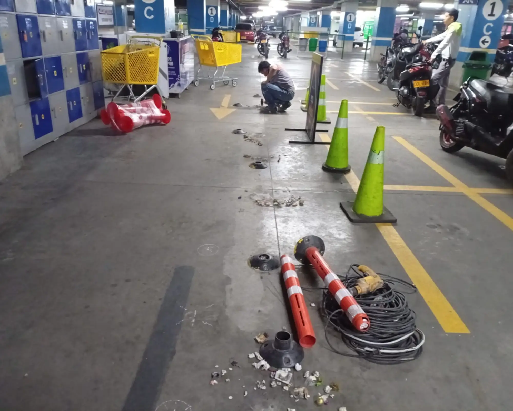 Segundo registro fotográfico del proyecto suministro e instalación de hitos viales en instalaciones comerciales