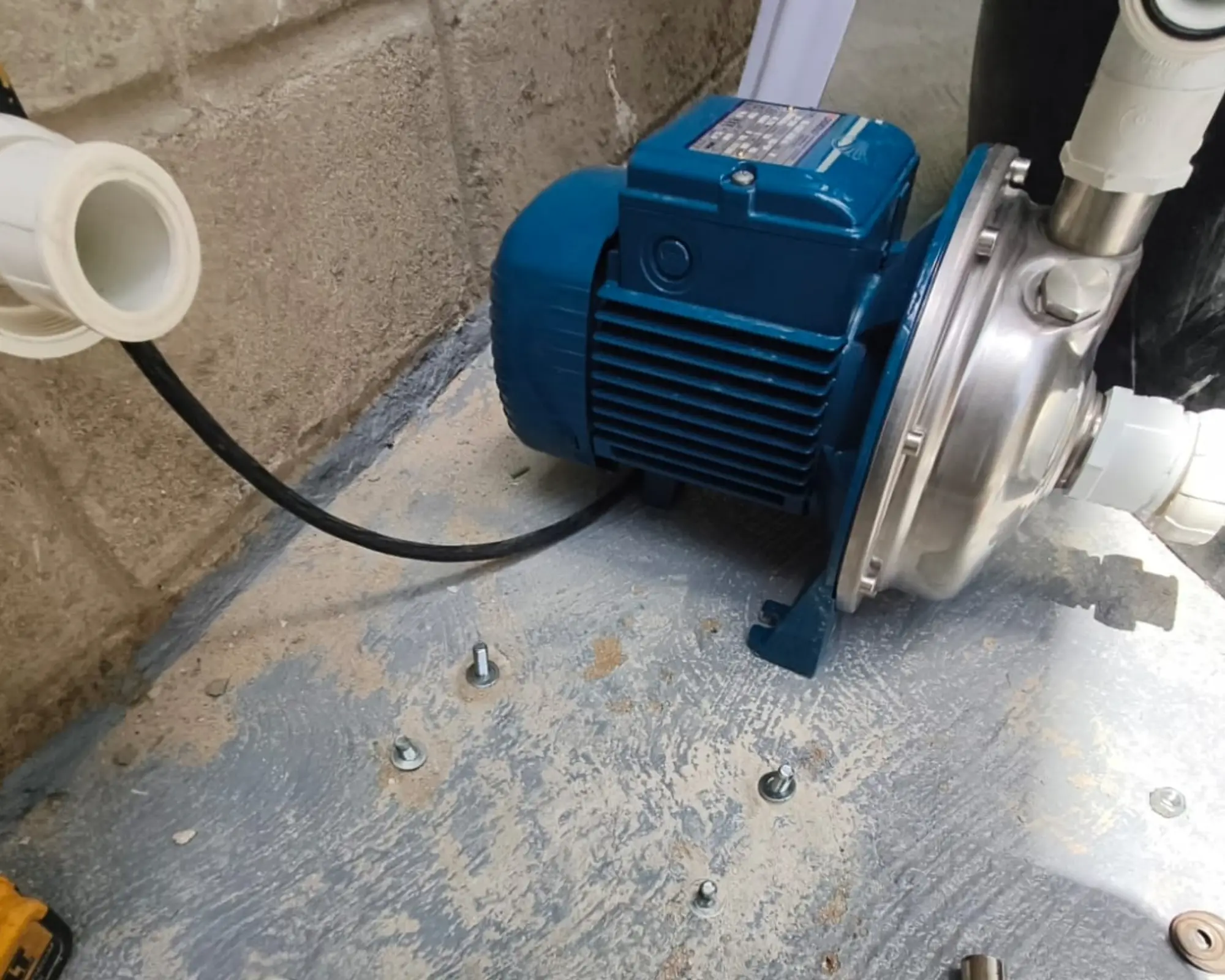 Tercer registro fotográfico del proyecto instalación de un sistema de conducción de agua para uso industrial
