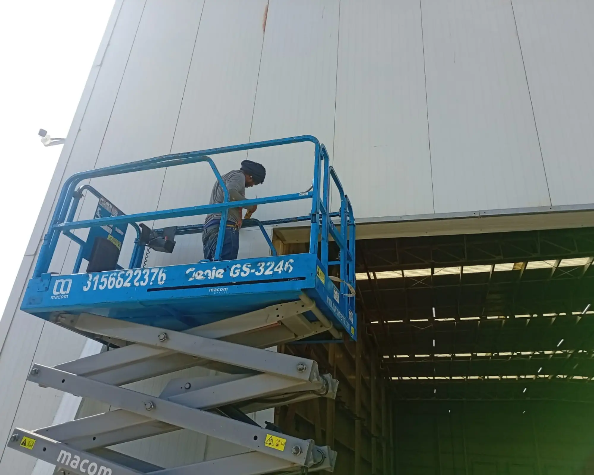 Tercer registro fotográfico del proyecto reparación de un acceso en instalaciones logísticas