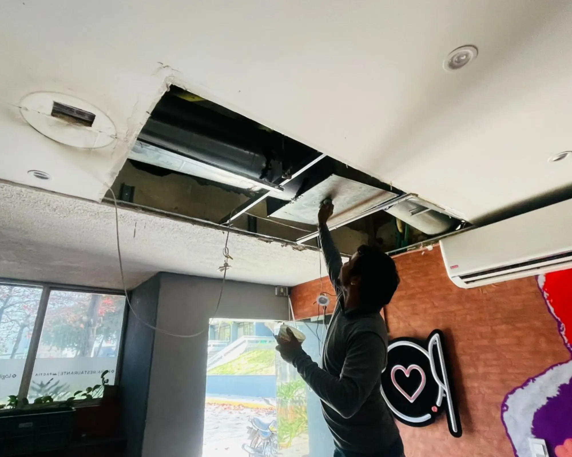 Segundo registro fotográfico del proyecto reparaciones locativas en un restaurante